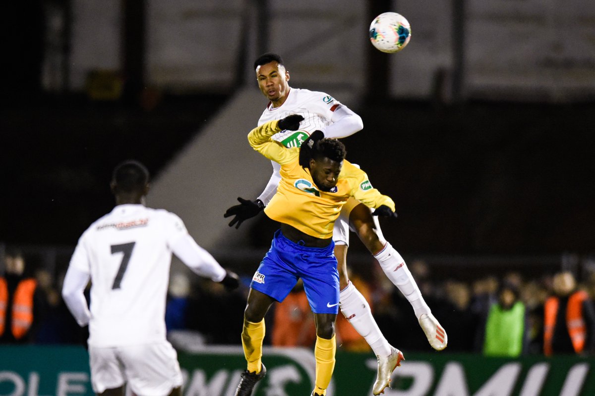 爱游戏娱乐 -包含赛地聚焦：法国杯今晚热度飙升，埃因霍温状态回暖，引发热议，身体对抗强度拉满的词条